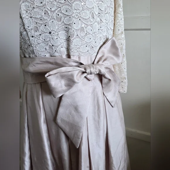 Elegant Lace Top and Satin Skirt Dress Size 14 - Picture 4 of 11